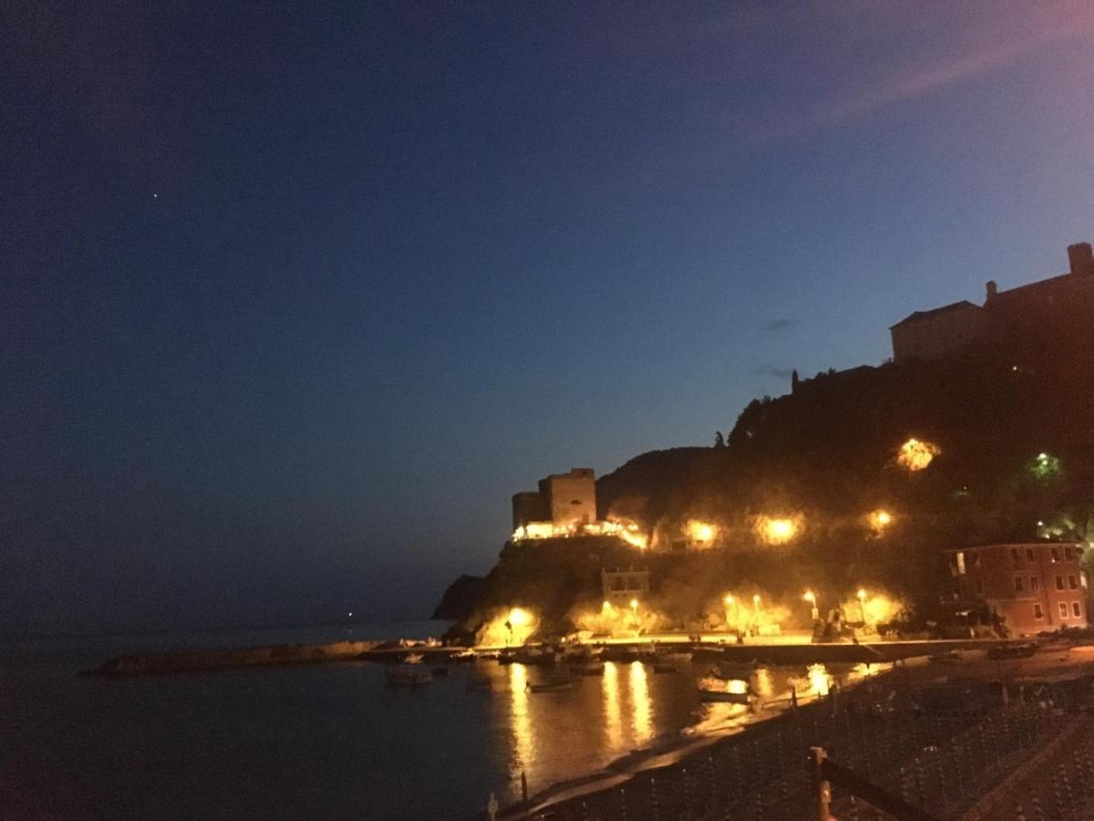 Апартаменты Le Cinque Vele ***** Cinque Terre Монтероссо-аль-Маре Экстерьер фото
