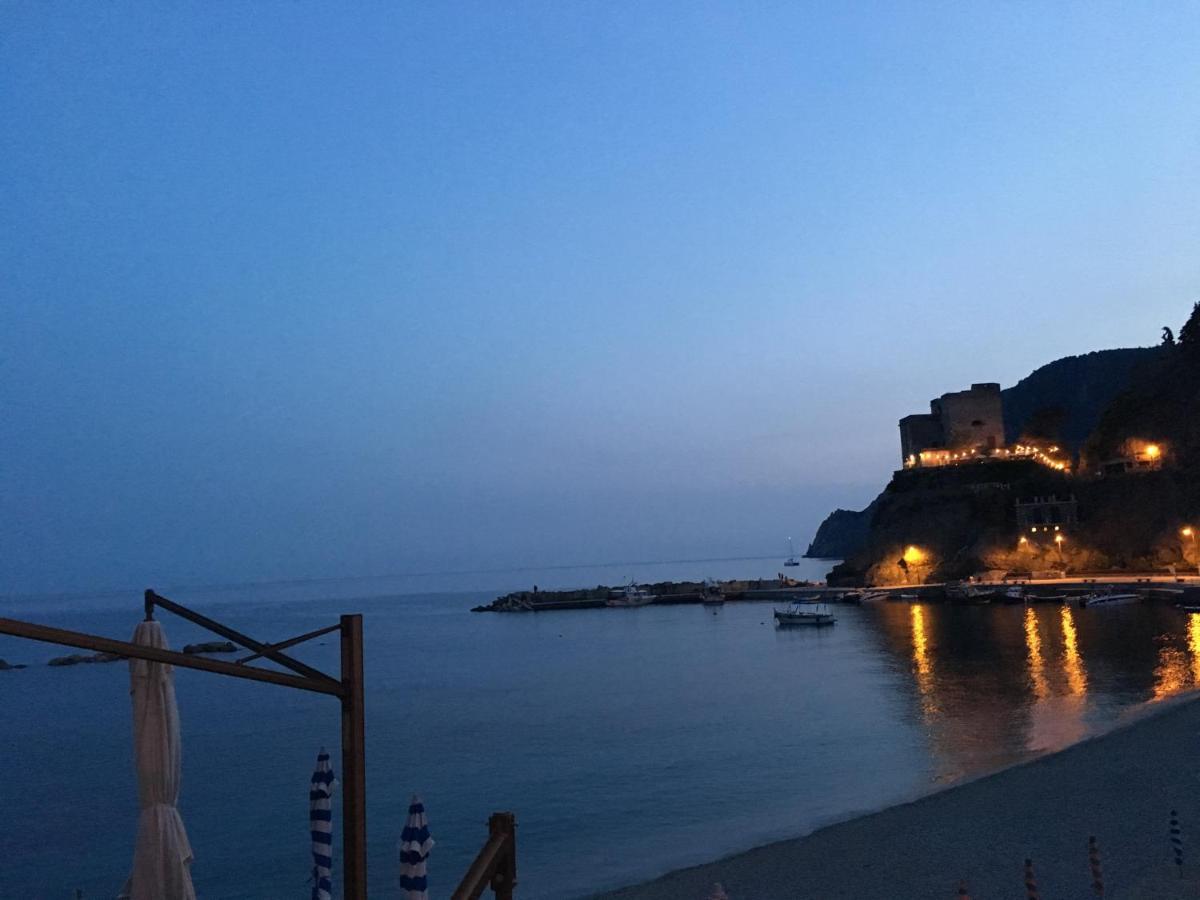 Апартаменты Le Cinque Vele ***** Cinque Terre Монтероссо-аль-Маре Экстерьер фото